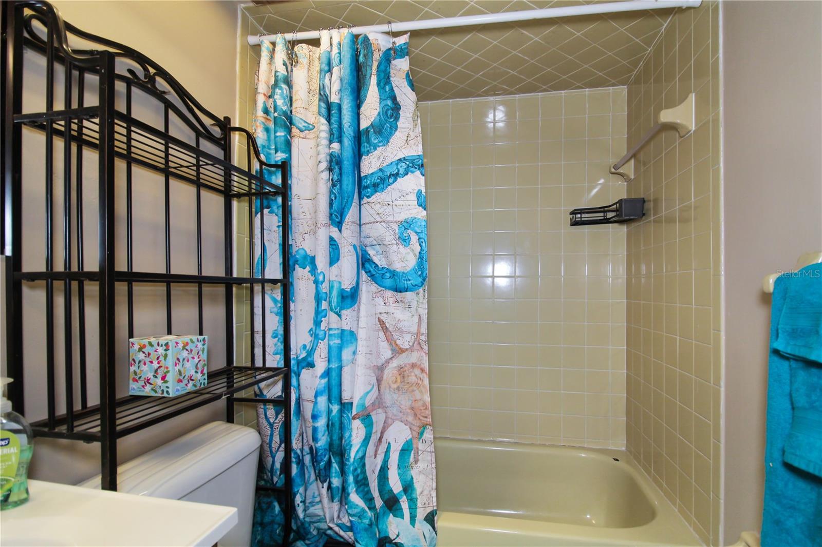 INVERNESS ACRES - Residential