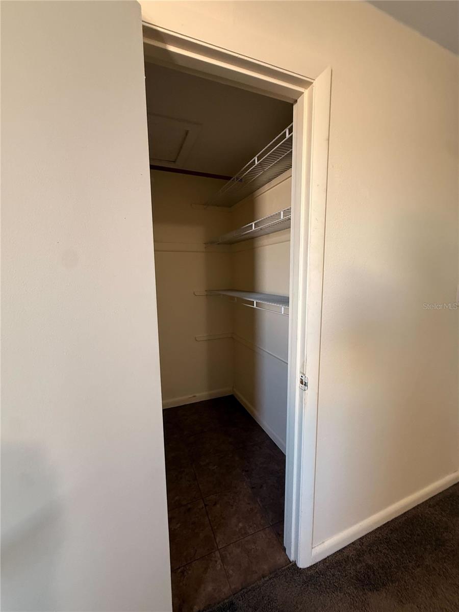 MASON & CARSWELLS HOLLY HILL - Residential Lease