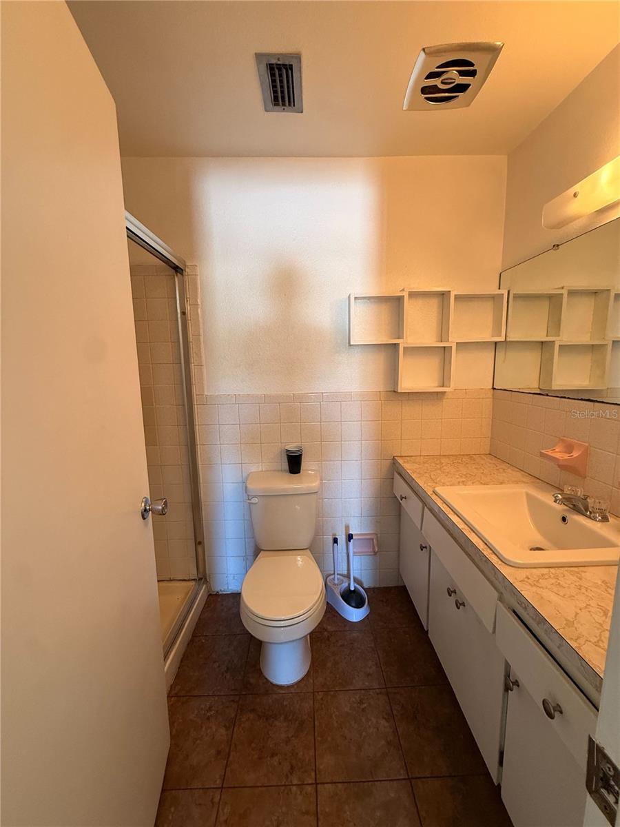 MASON & CARSWELLS HOLLY HILL - Residential Lease