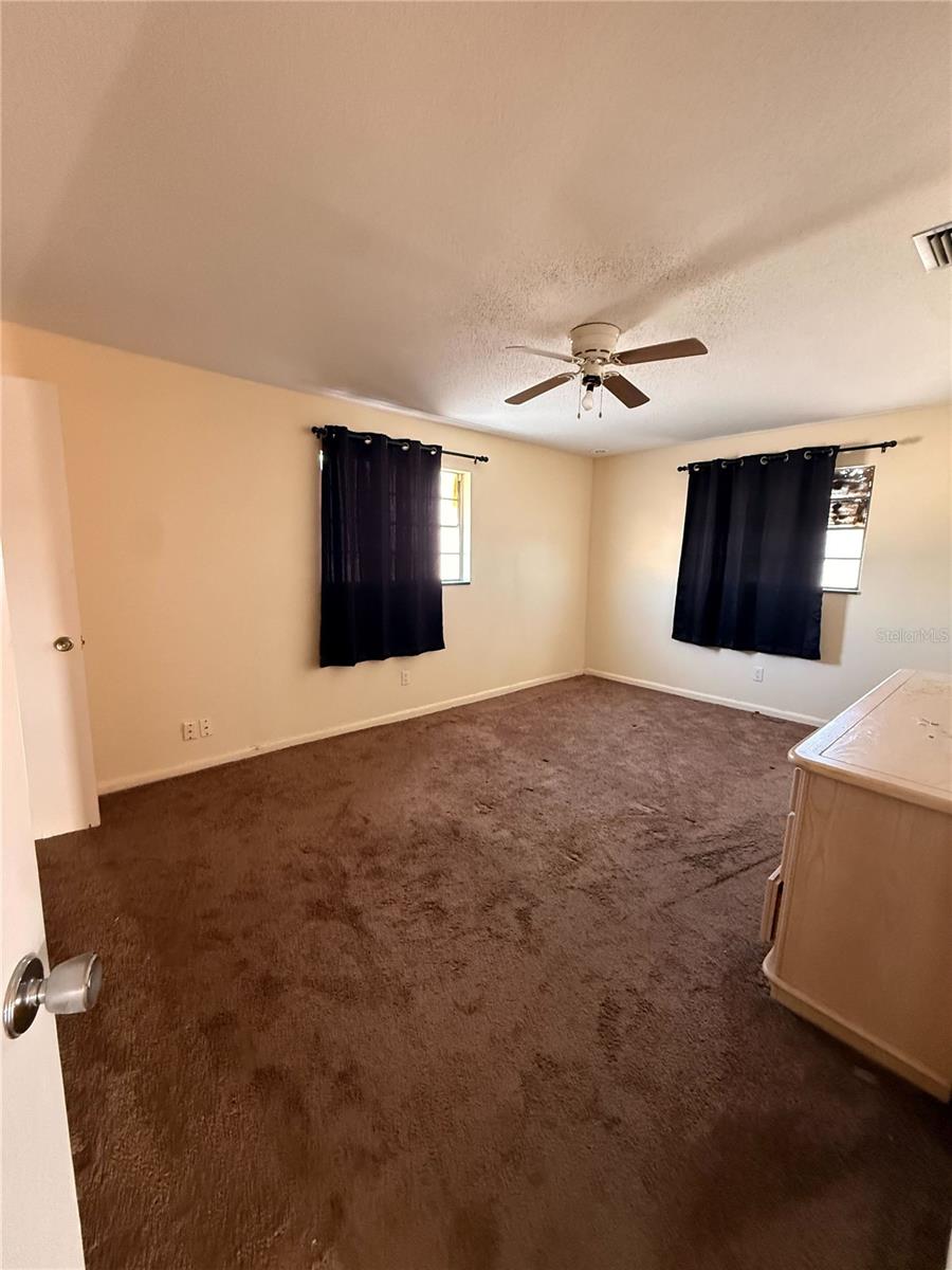 MASON & CARSWELLS HOLLY HILL - Residential Lease