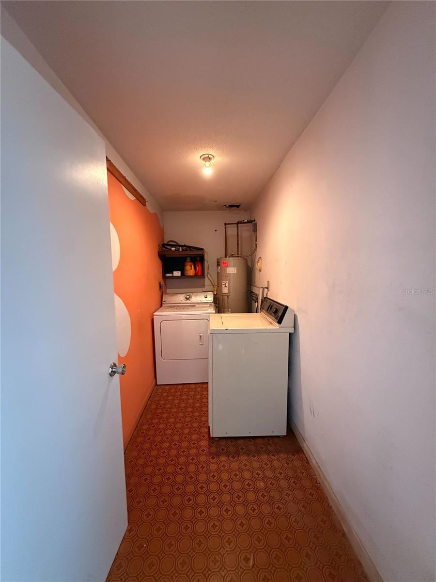 MASON & CARSWELLS HOLLY HILL - Residential Lease