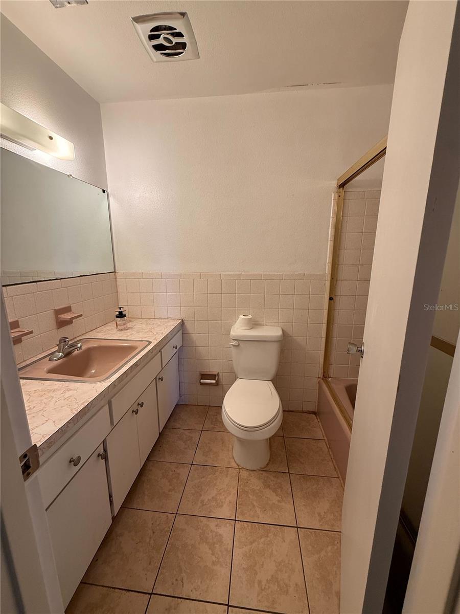 MASON & CARSWELLS HOLLY HILL - Residential Lease