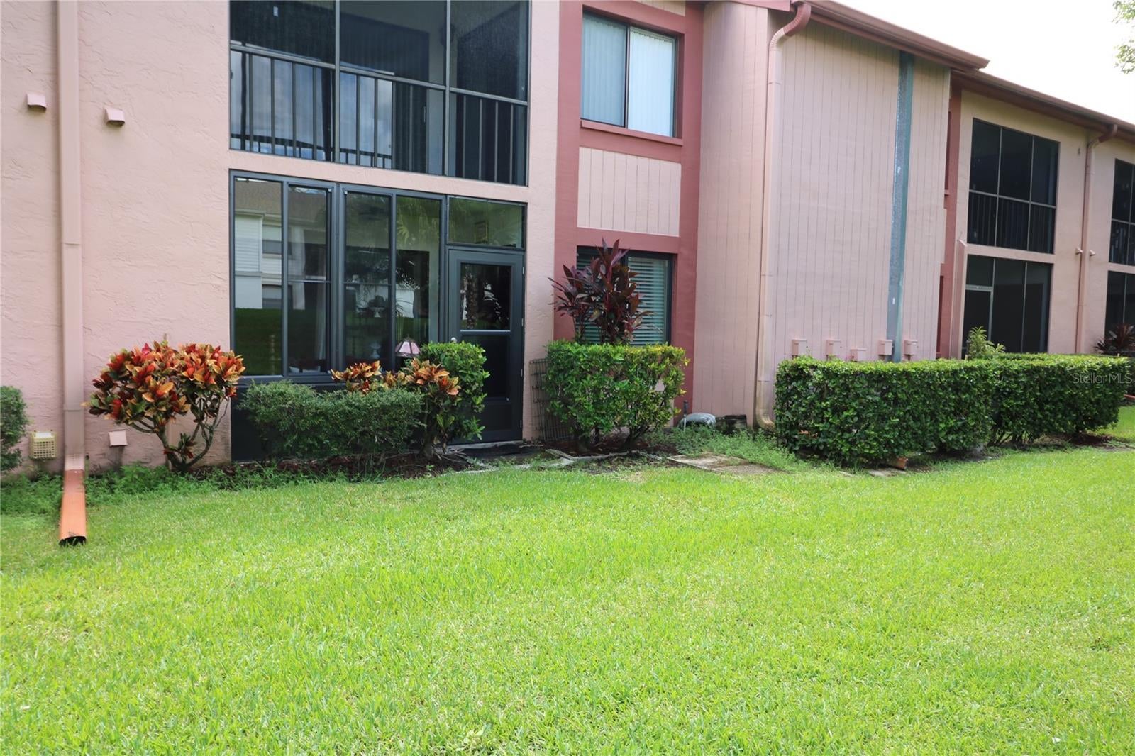 105 LAKESIDE COURT 6