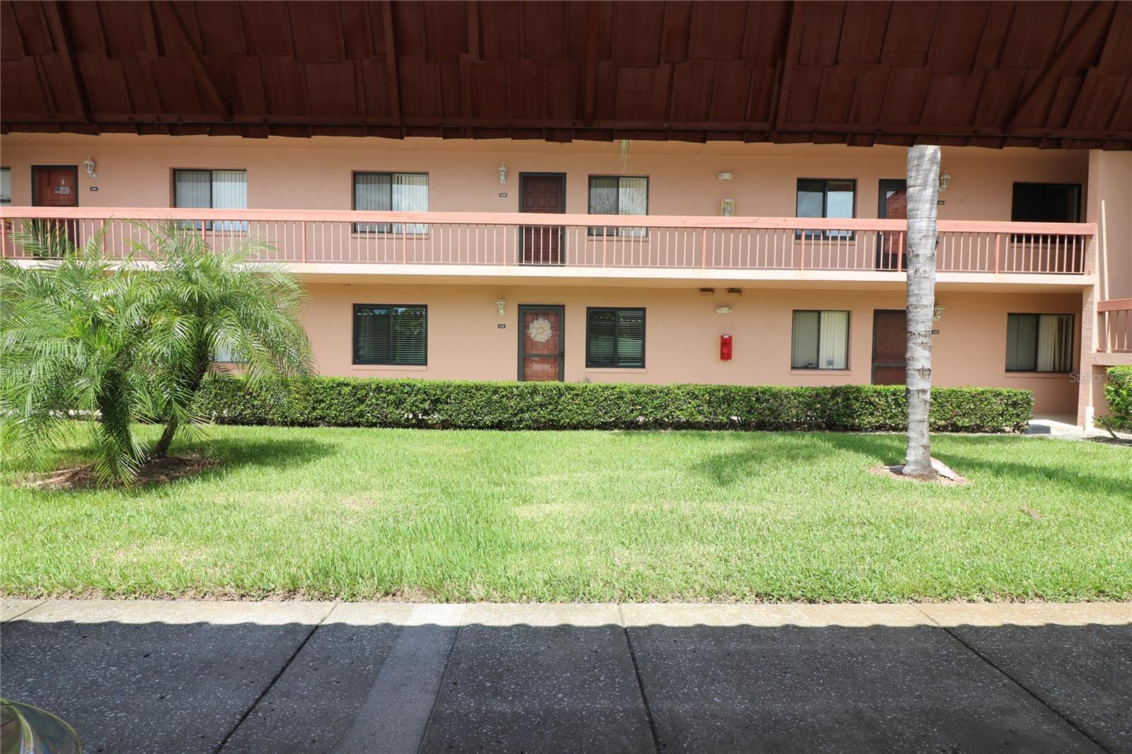 105 LAKESIDE COURT 6
