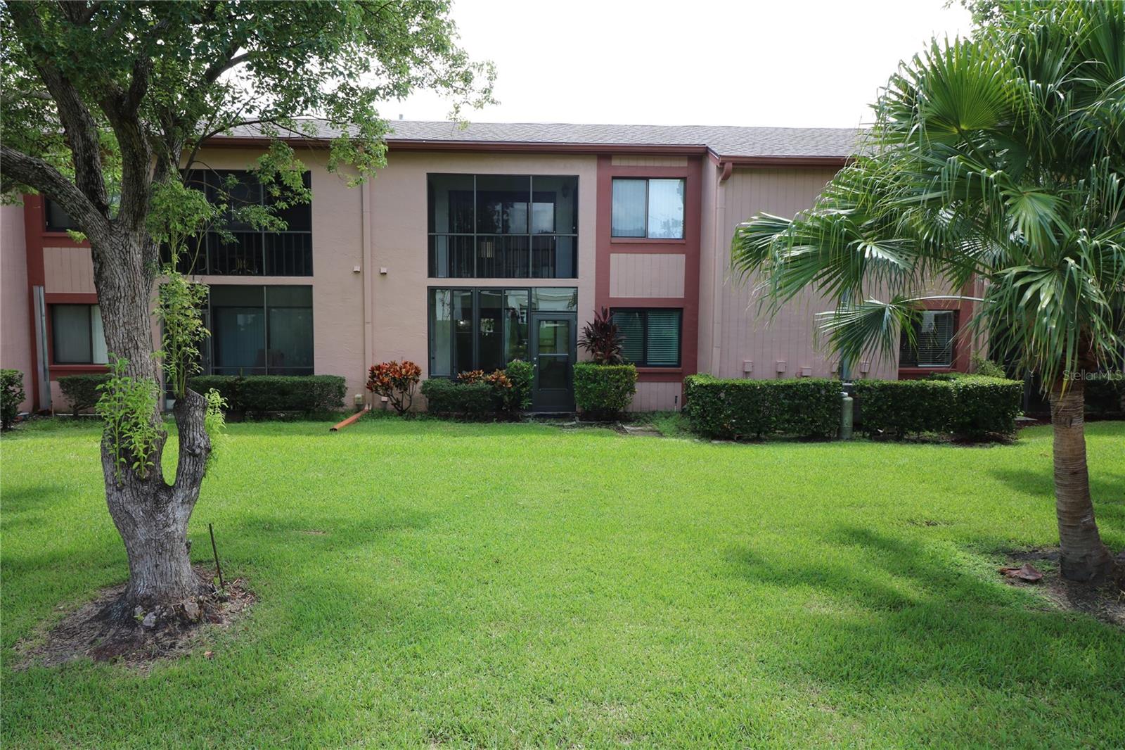 105 LAKESIDE COURT 6
