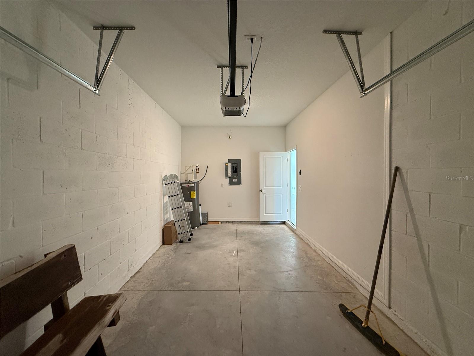 ARTISAN LAKES EDGESTONE NORTH PH I & II - Residential Lease