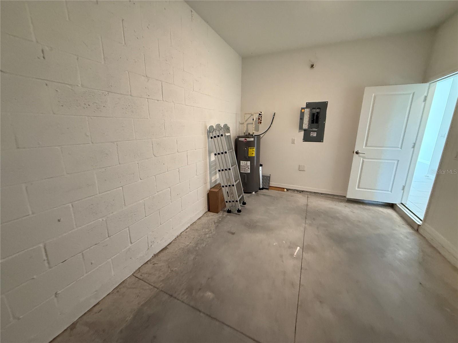 ARTISAN LAKES EDGESTONE NORTH PH I & II - Residential Lease