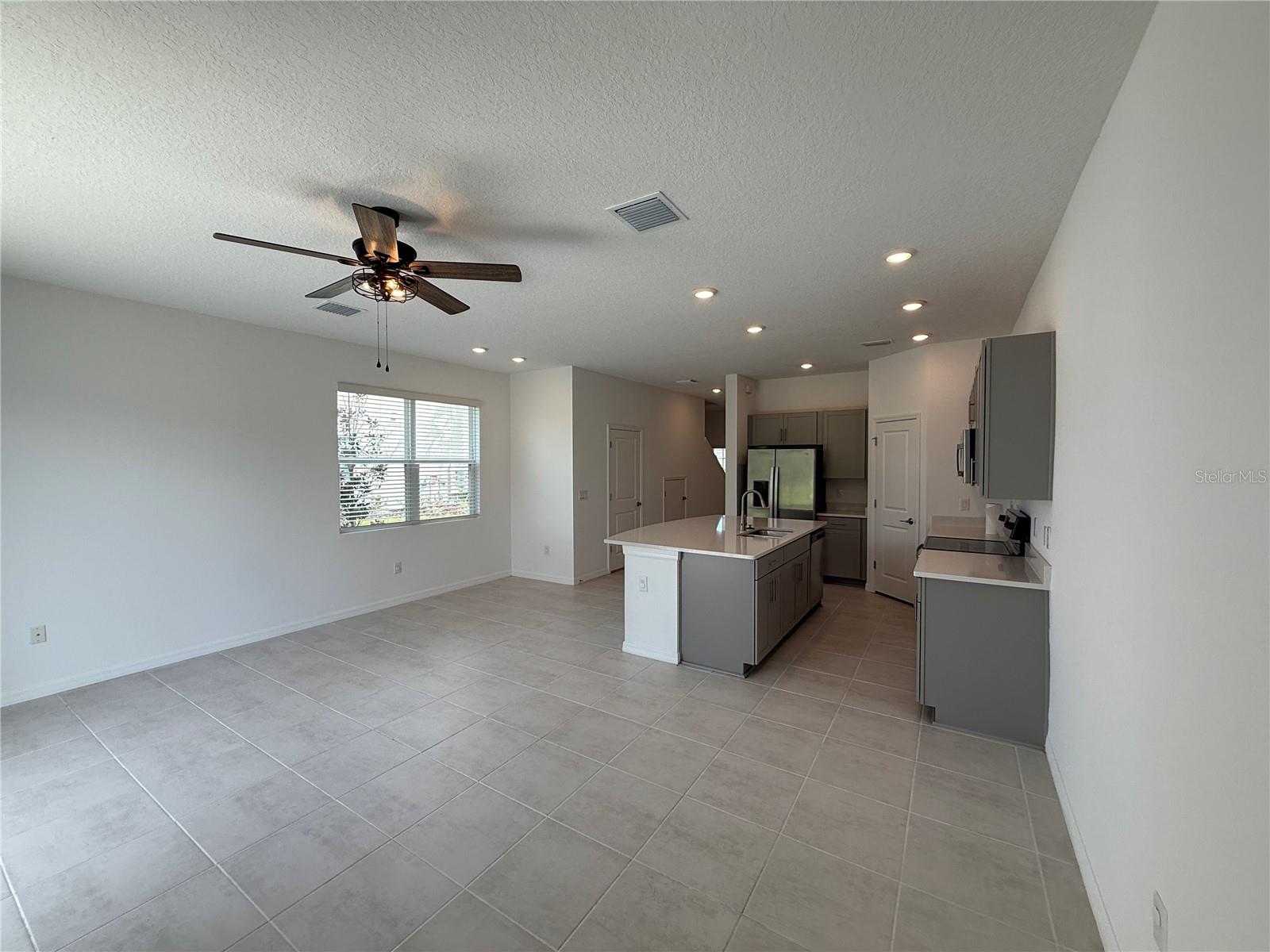 ARTISAN LAKES EDGESTONE NORTH PH I & II - Residential Lease