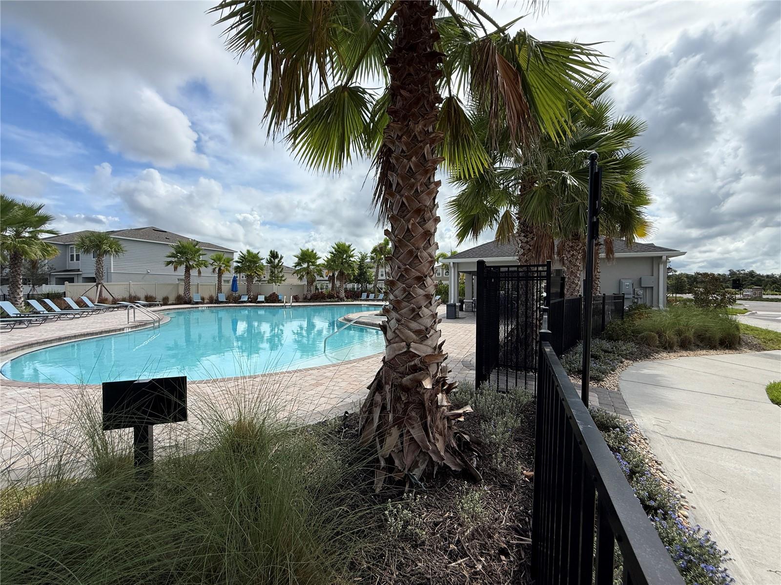 ARTISAN LAKES EDGESTONE NORTH PH I & II - Residential Lease