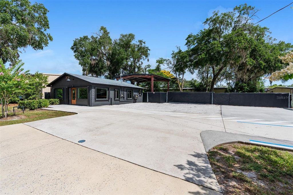 Photo of 209 E Palmetto Ave, Longwood, FL 32750 (MLS # O6325091)