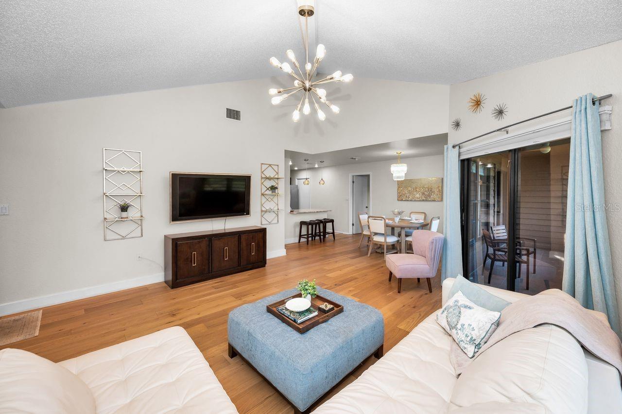 902 LENNOX ROAD W 902