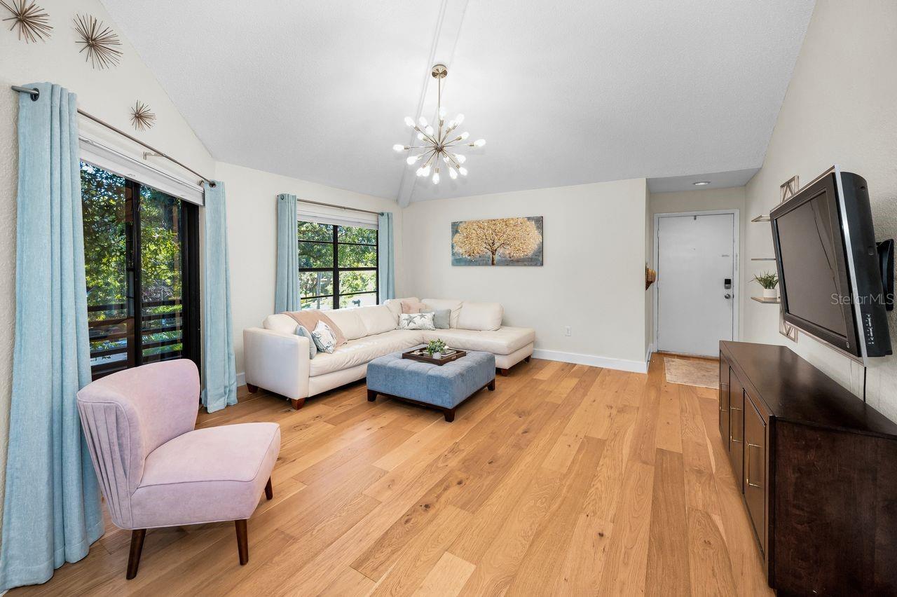 902 LENNOX ROAD W 902