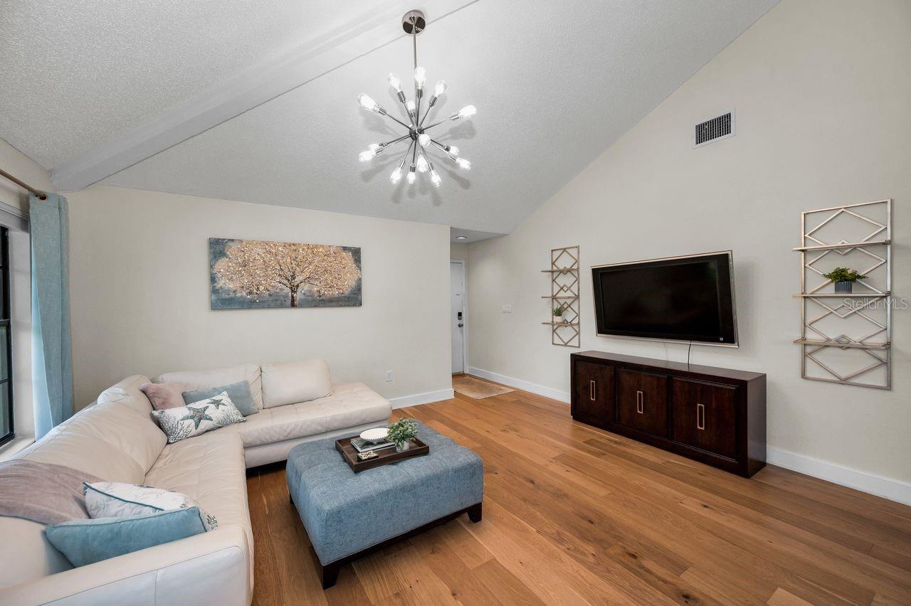 902 LENNOX ROAD W 902