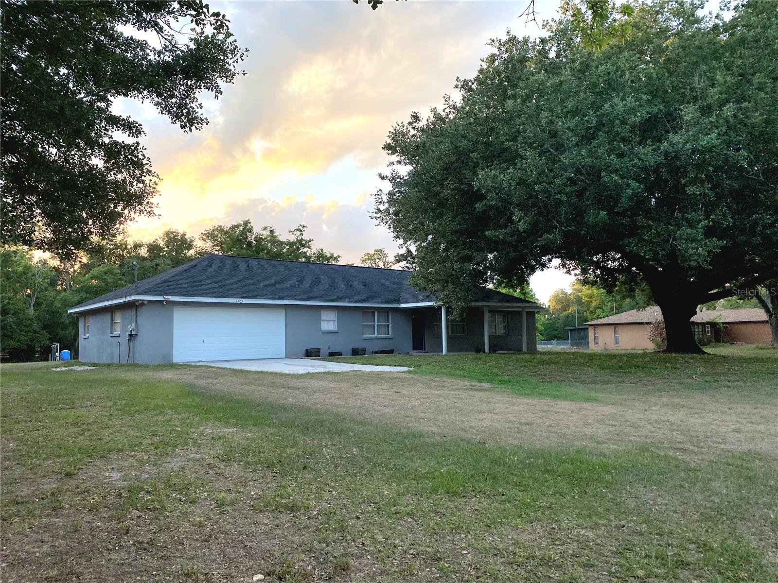 COUNTRY TRAILS - Residential