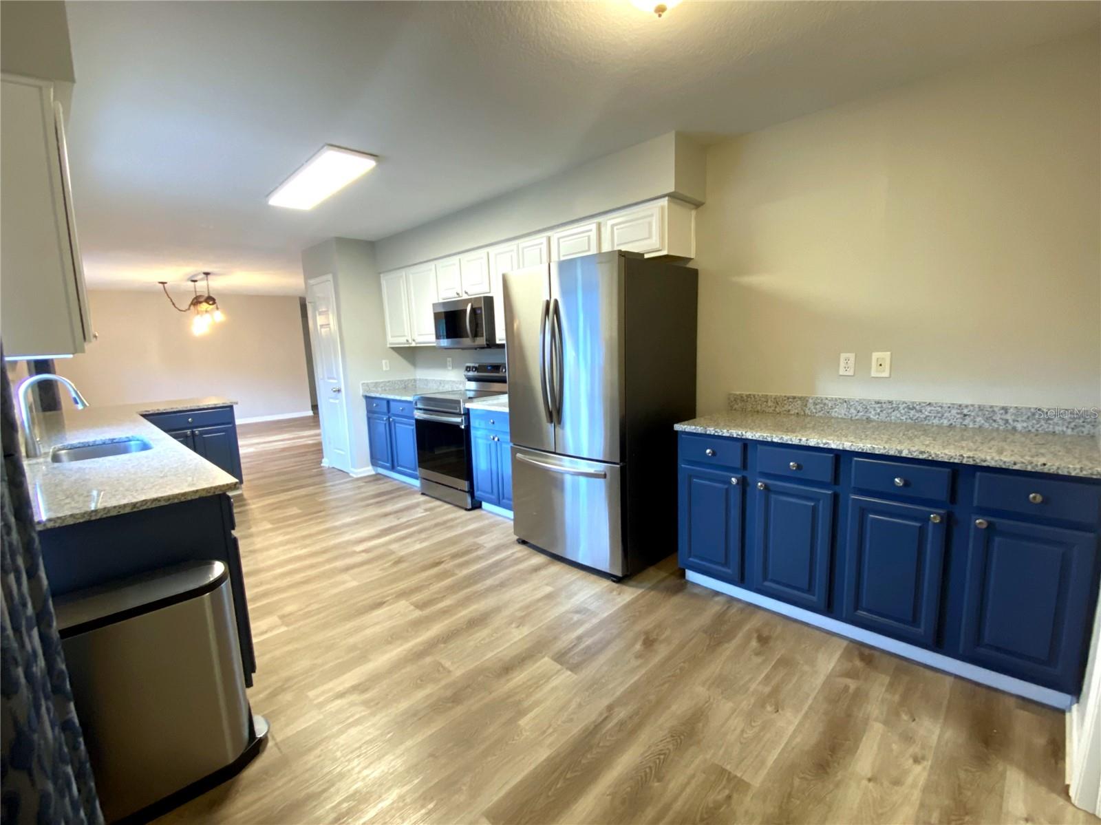 COUNTRY TRAILS - Residential
