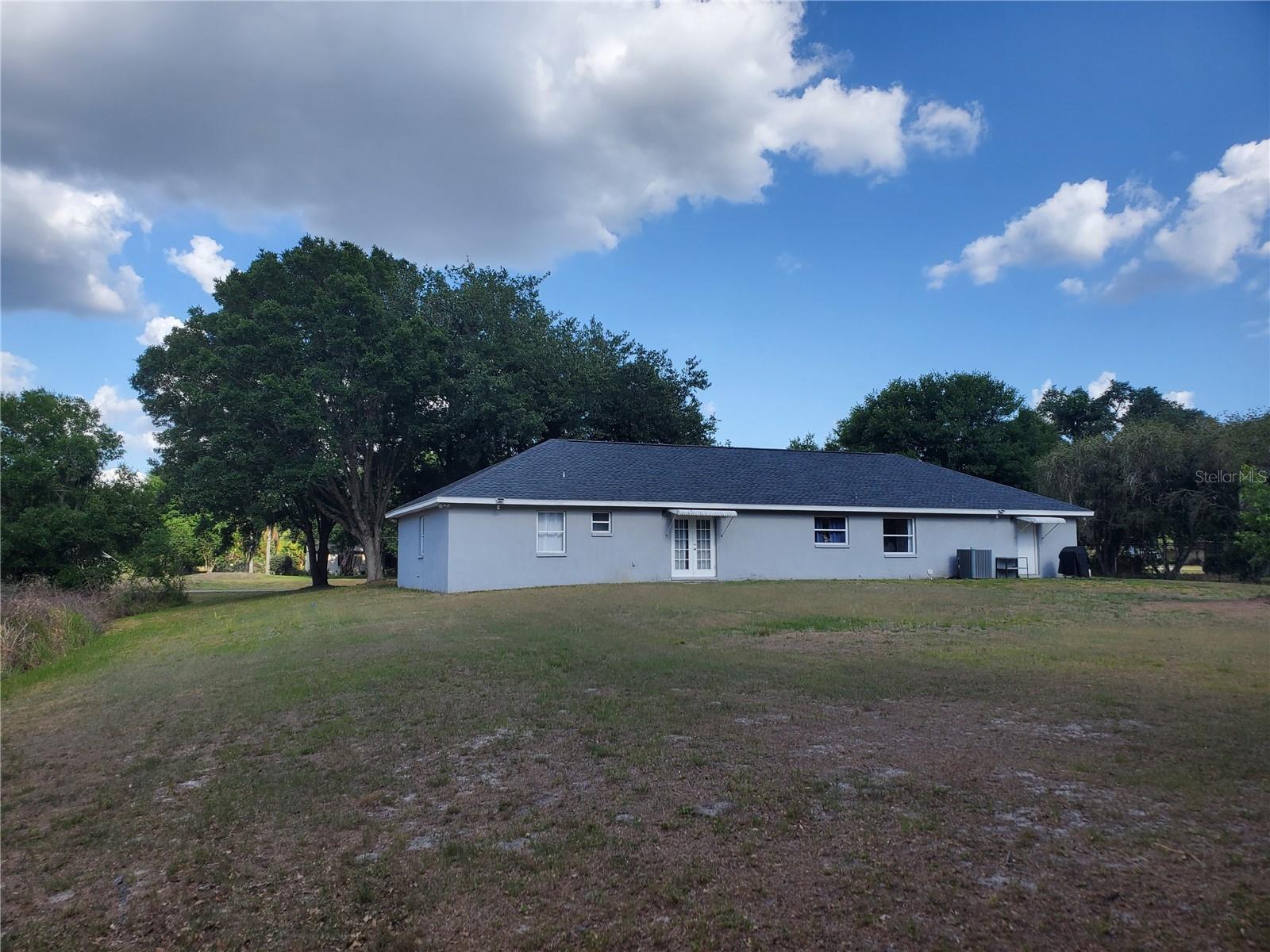 COUNTRY TRAILS - Residential