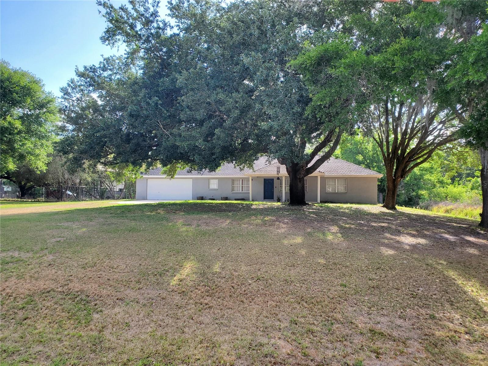 COUNTRY TRAILS - Residential