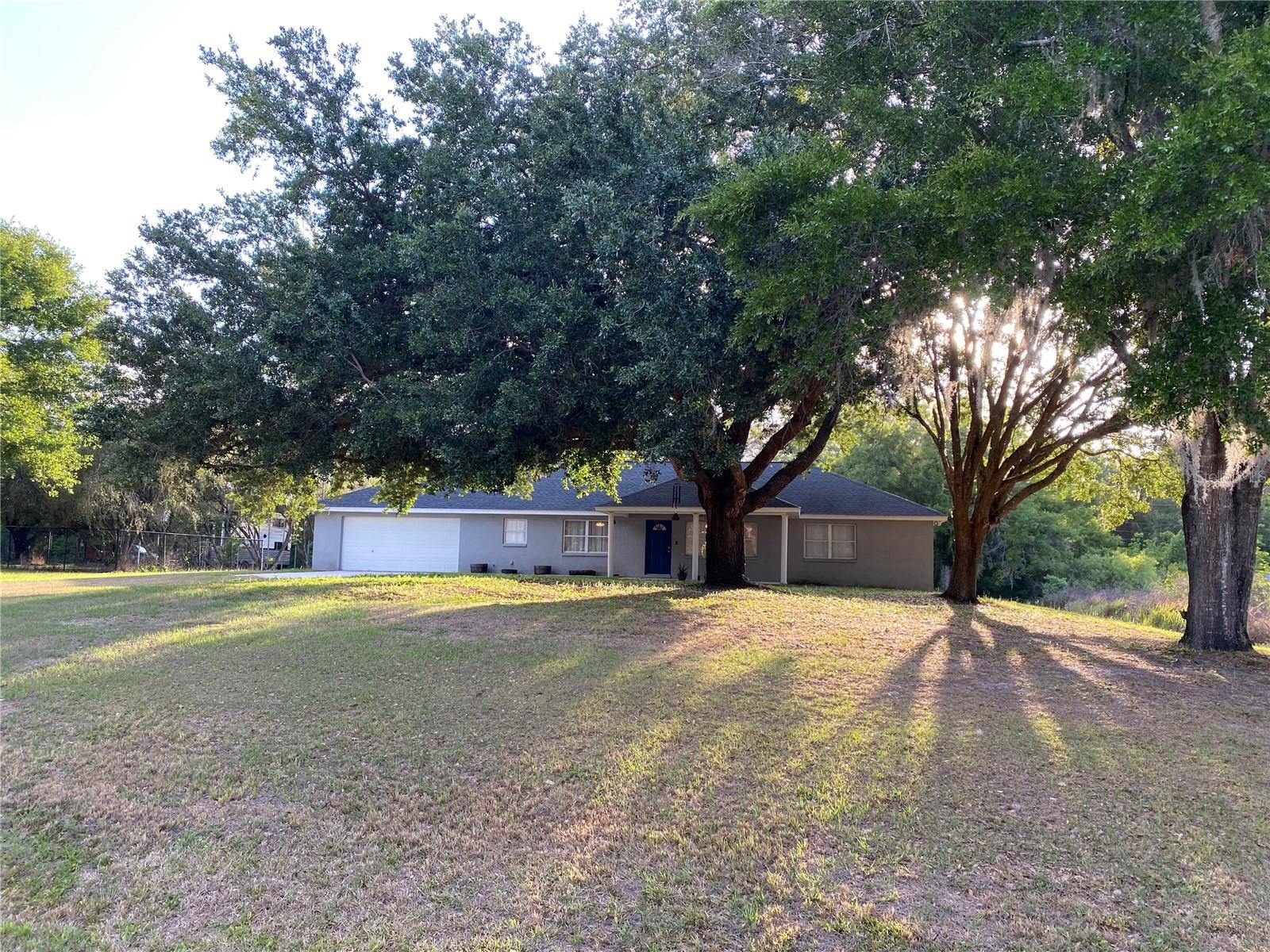 COUNTRY TRAILS - Residential