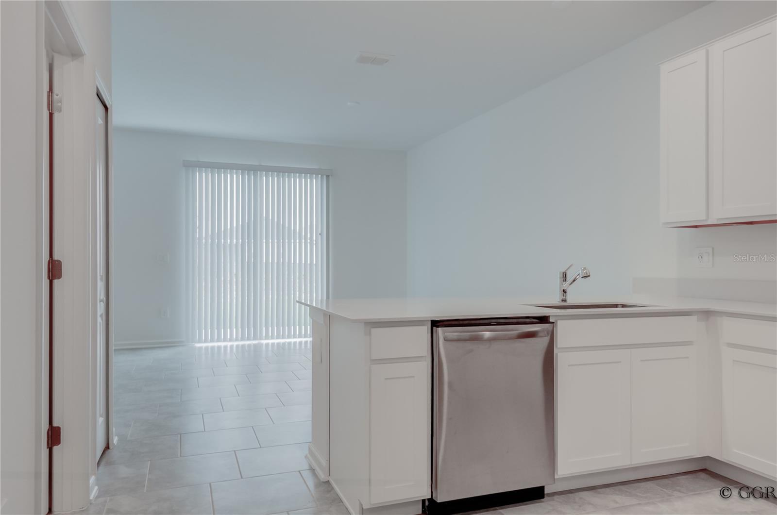 CHATEAU AT ASTONIA 22 TH - Residential