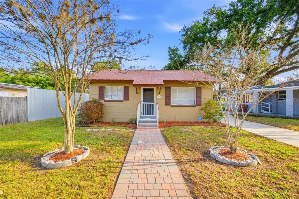 Photo of 13 Euclid Dr, Plant City, FL 33563 (MLS # TB8490813)