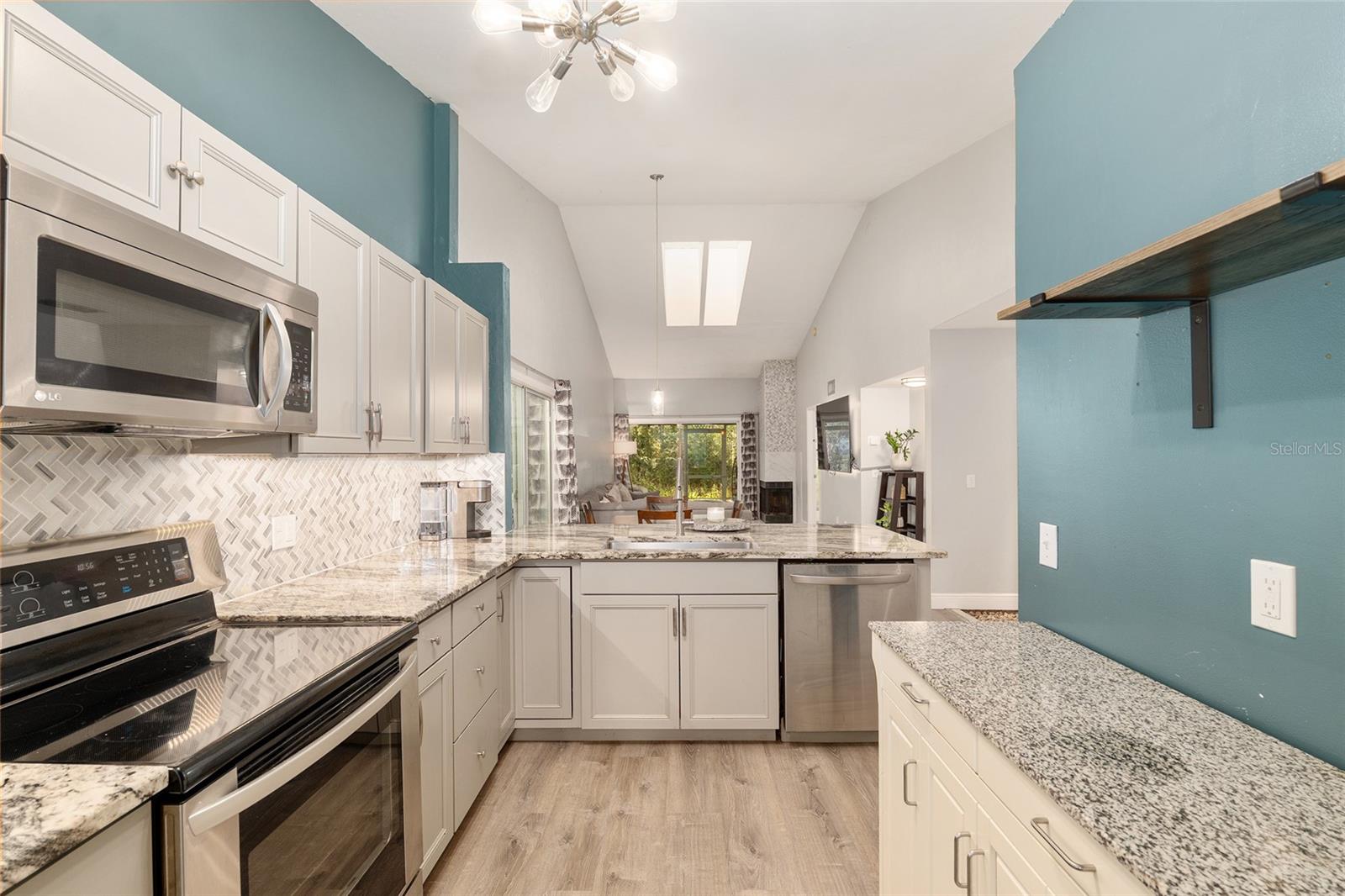 VINTAGE VIEW - Residential