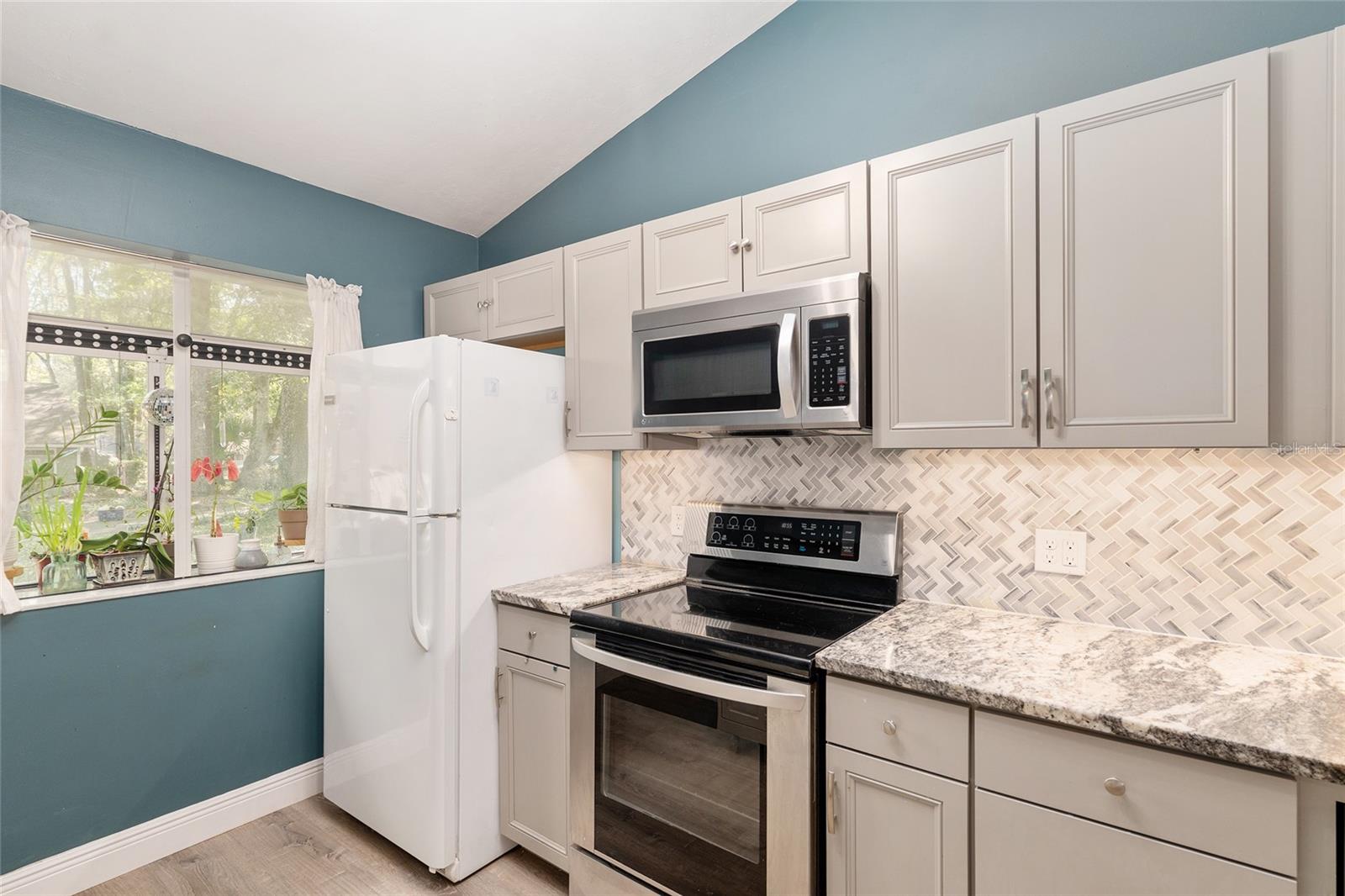 VINTAGE VIEW - Residential