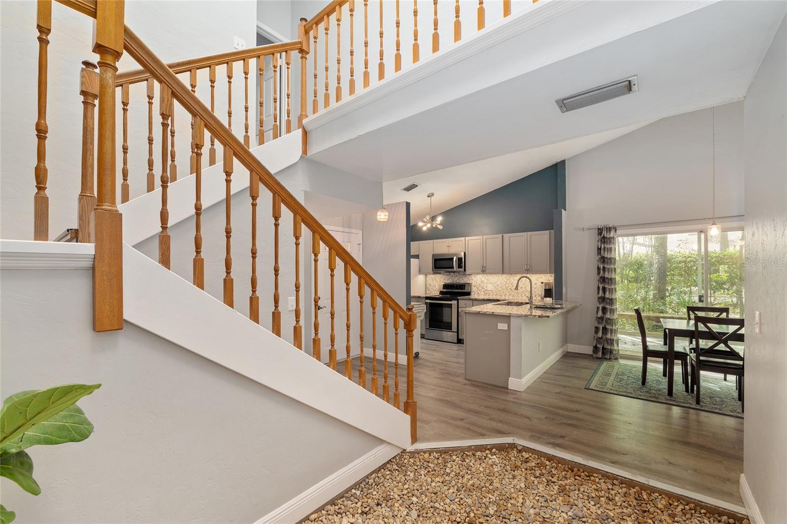 VINTAGE VIEW - Residential