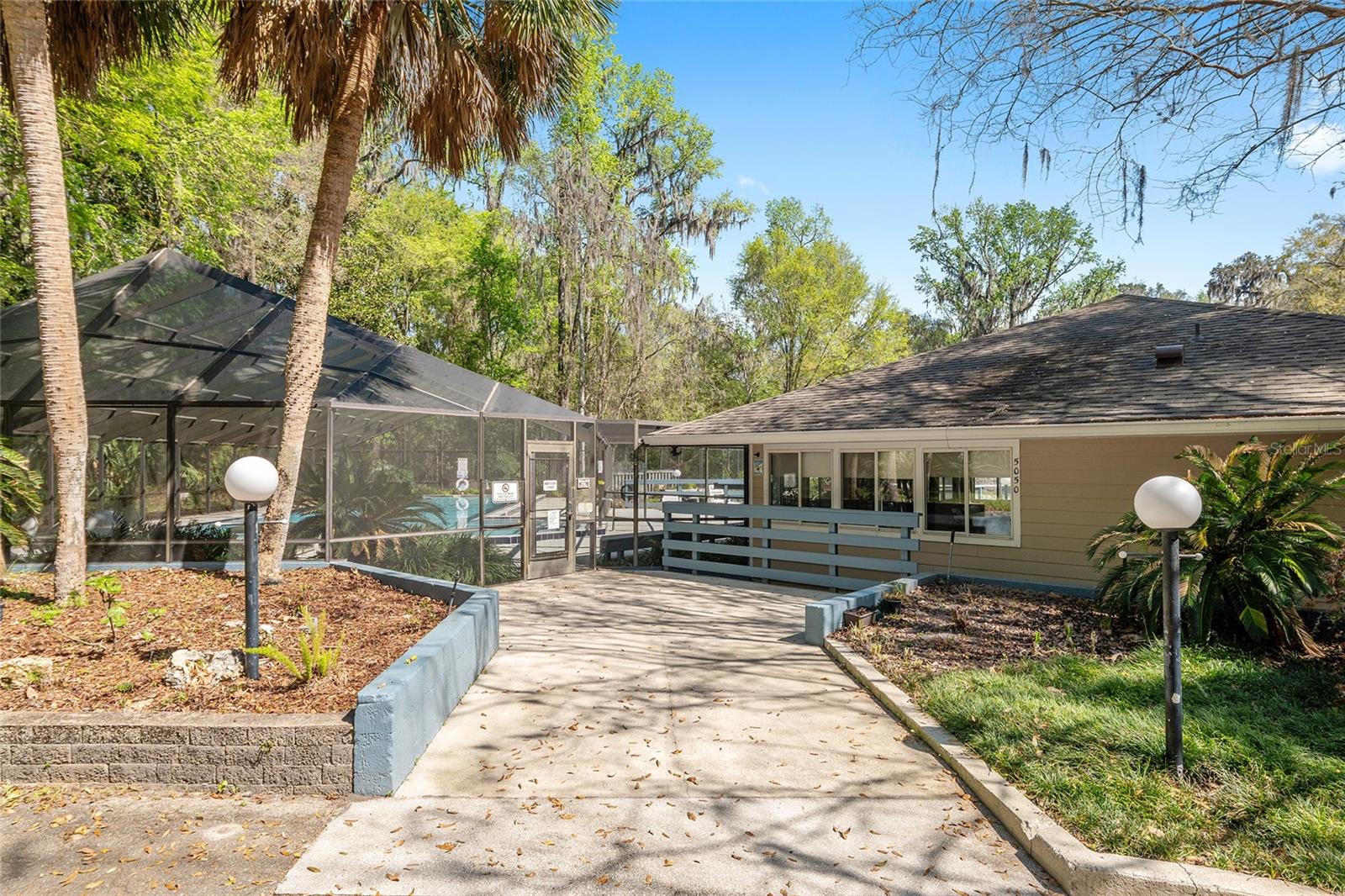 VINTAGE VIEW - Residential