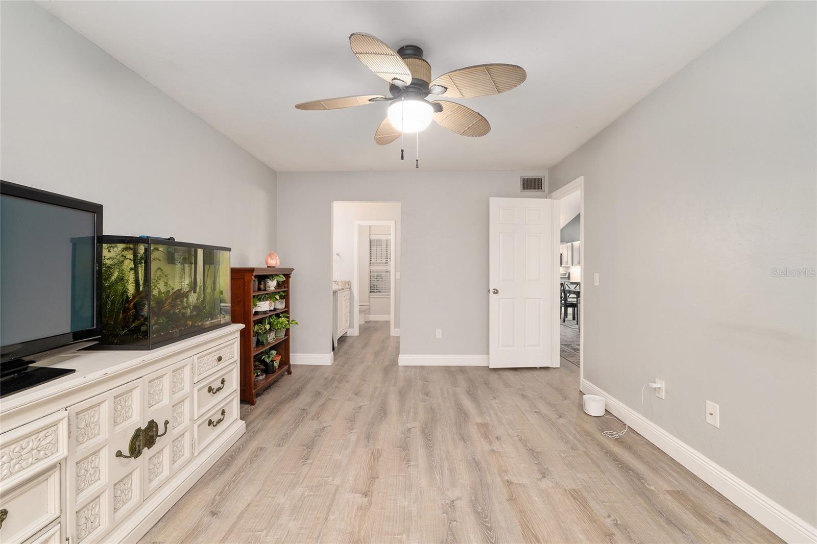 VINTAGE VIEW - Residential