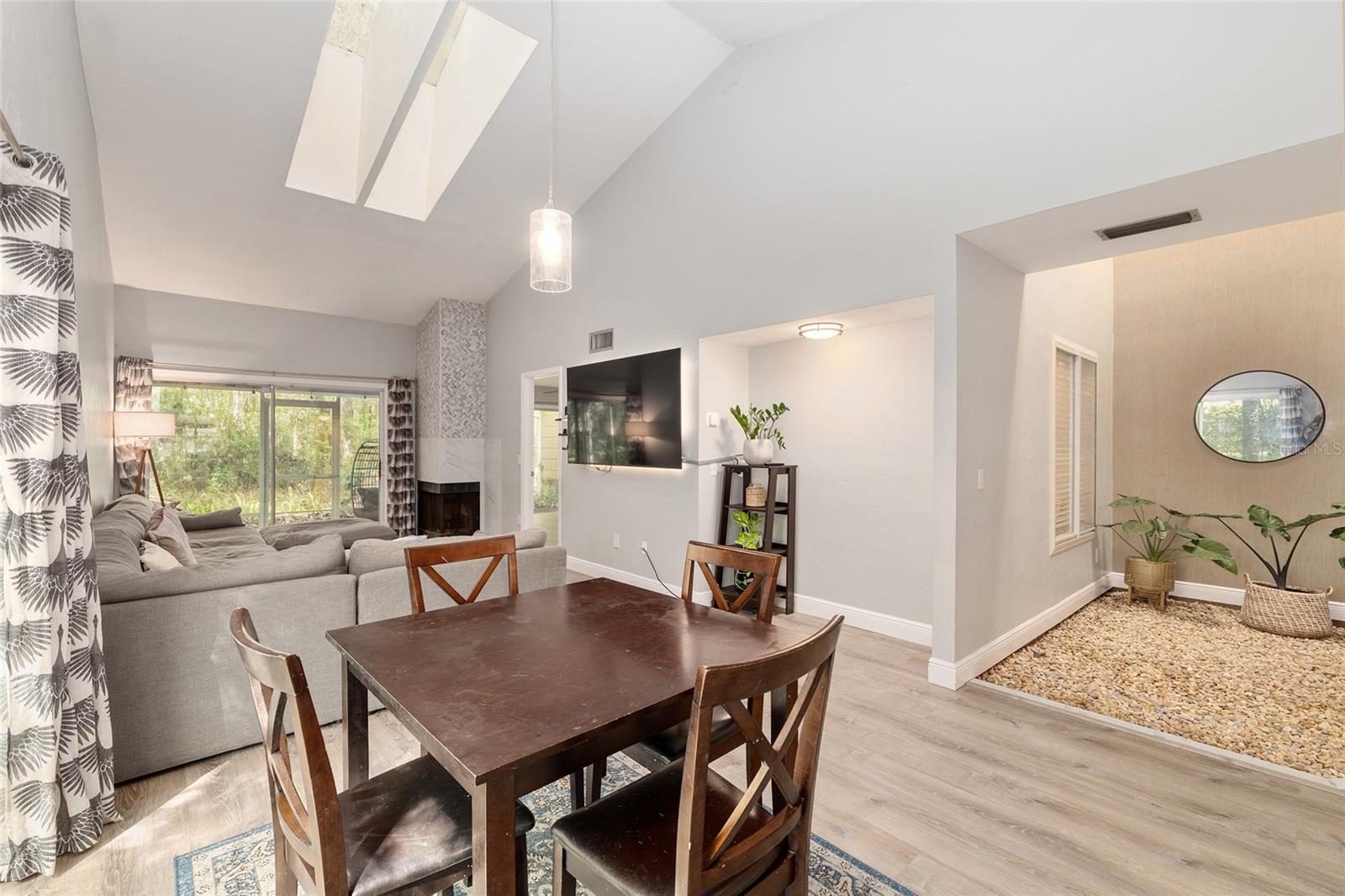 VINTAGE VIEW - Residential