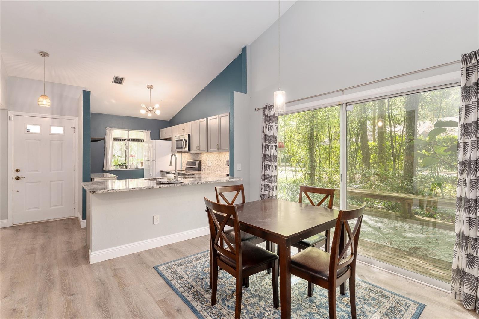 VINTAGE VIEW - Residential