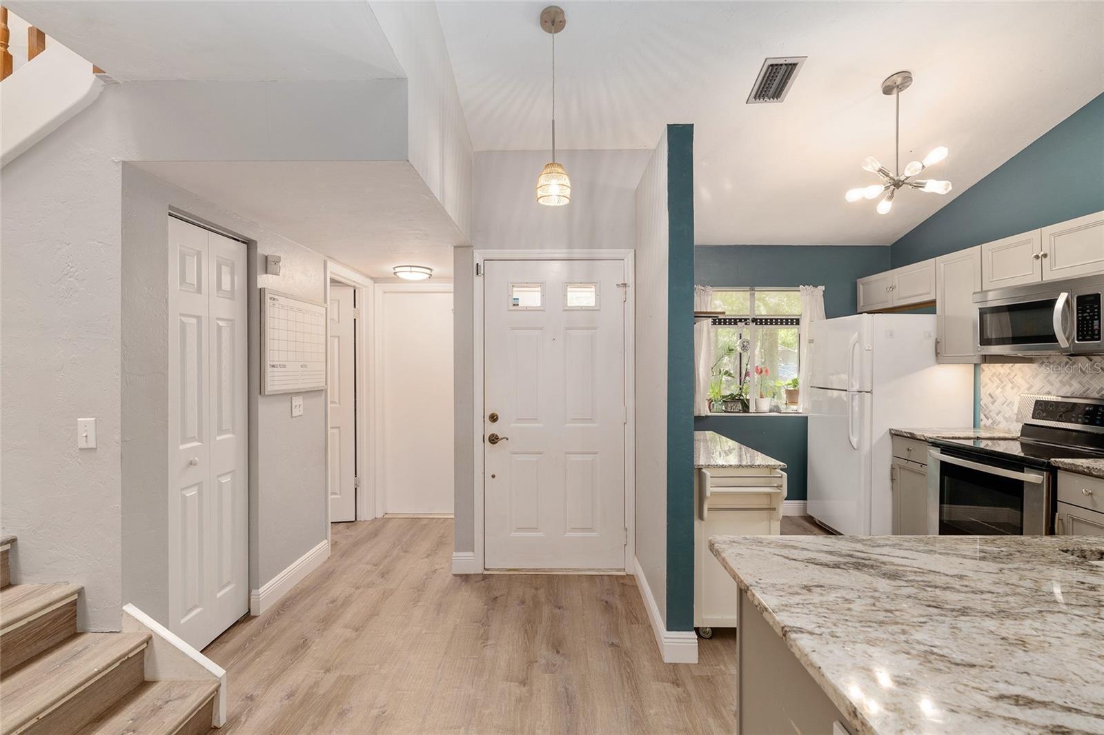 VINTAGE VIEW - Residential