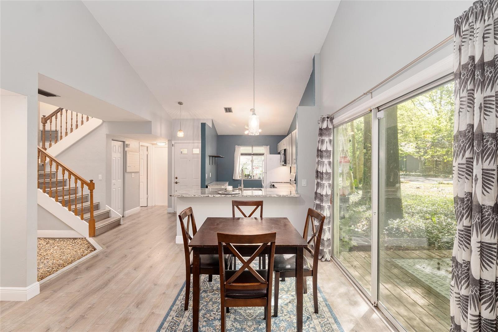 VINTAGE VIEW - Residential