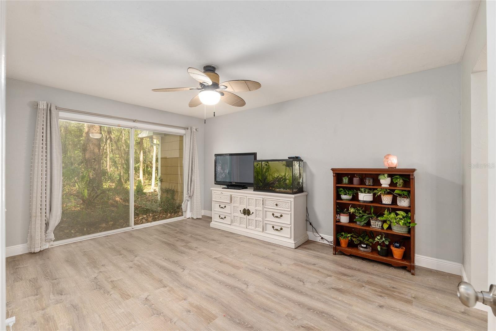 VINTAGE VIEW - Residential