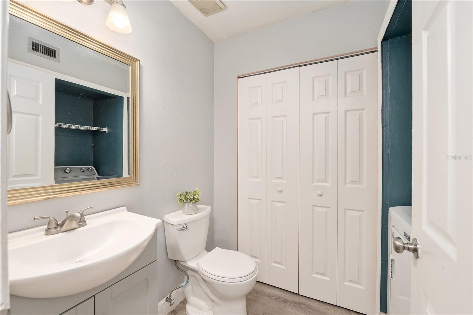 VINTAGE VIEW - Residential