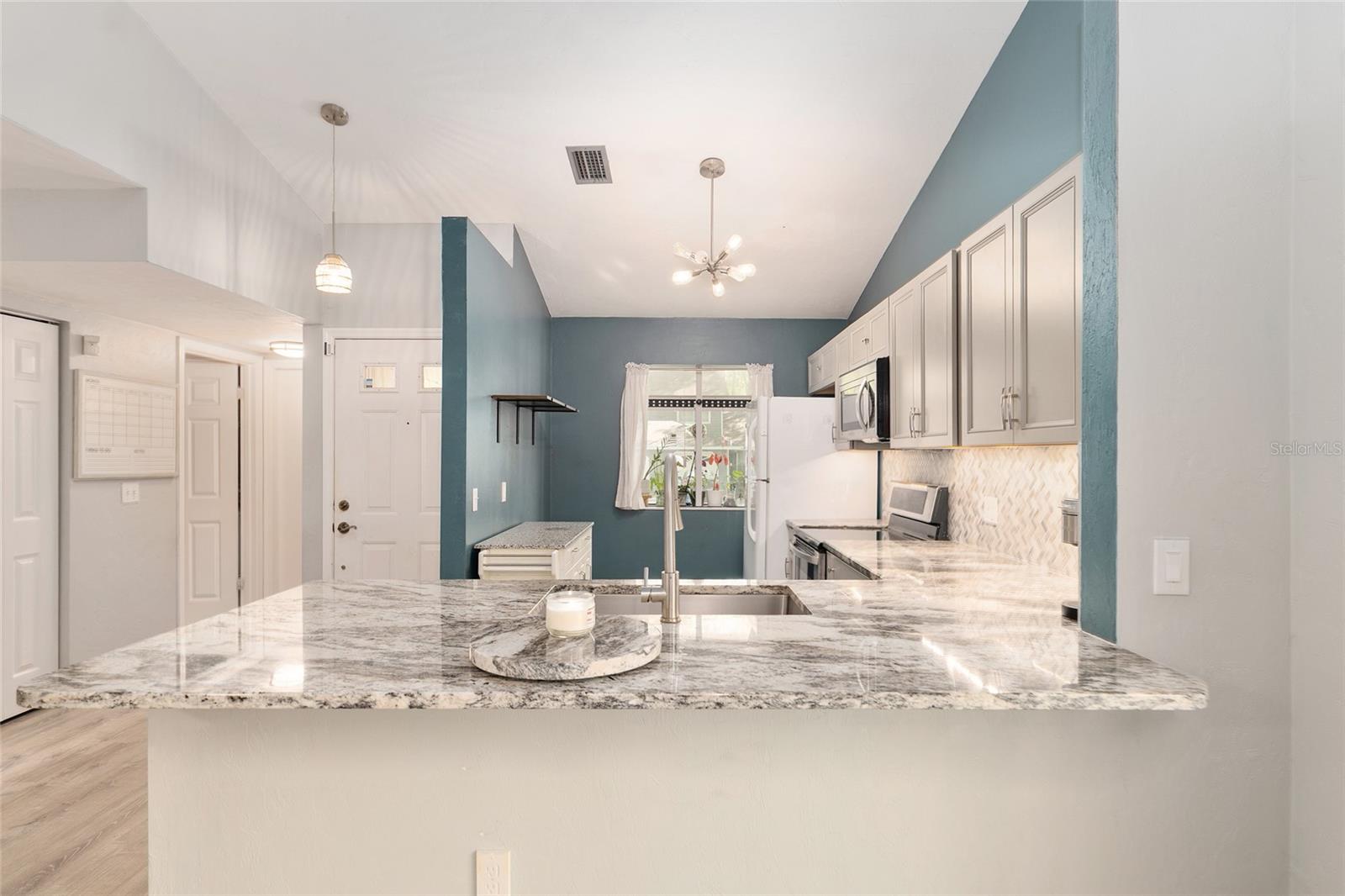 VINTAGE VIEW - Residential