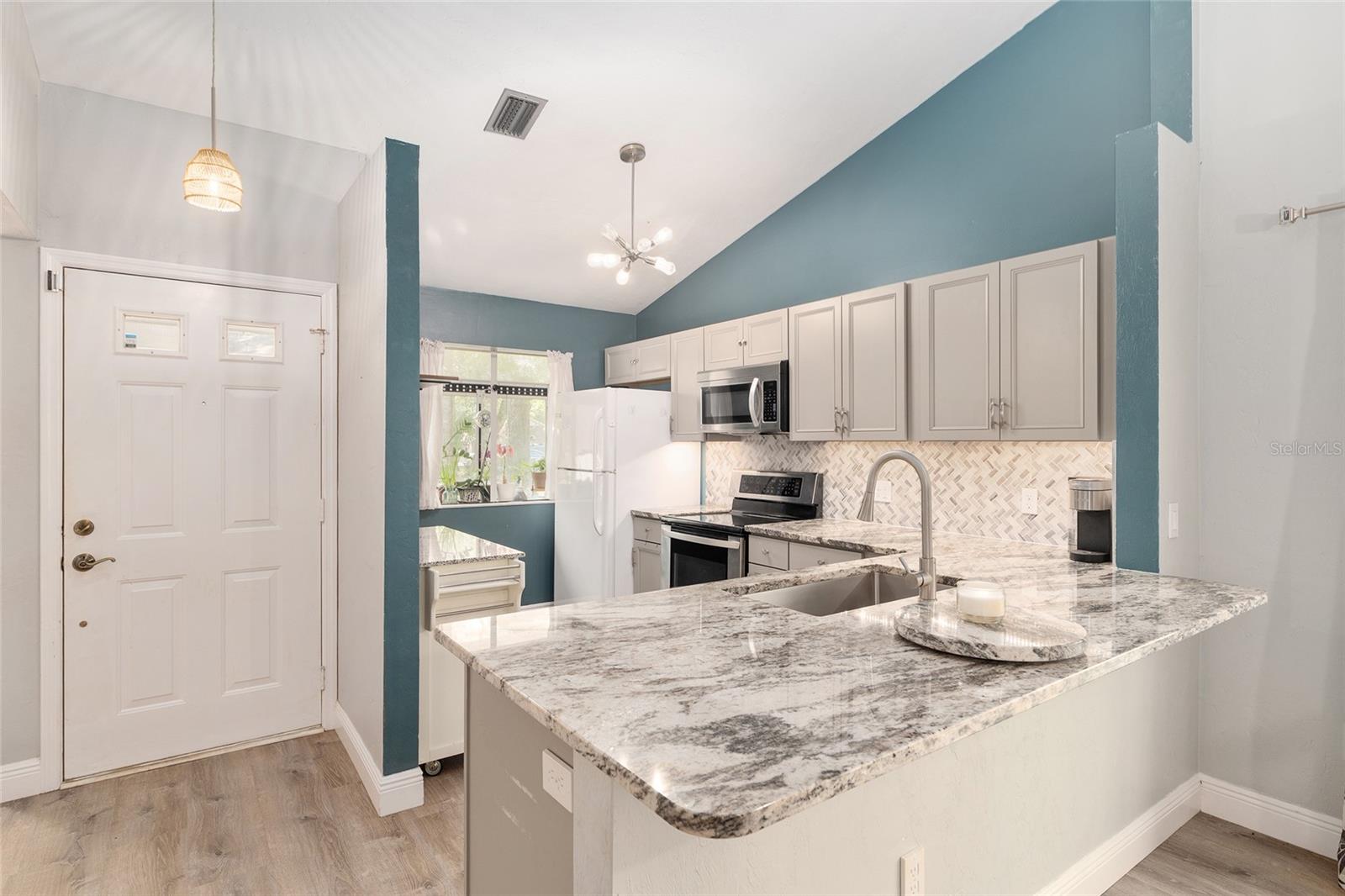 VINTAGE VIEW - Residential