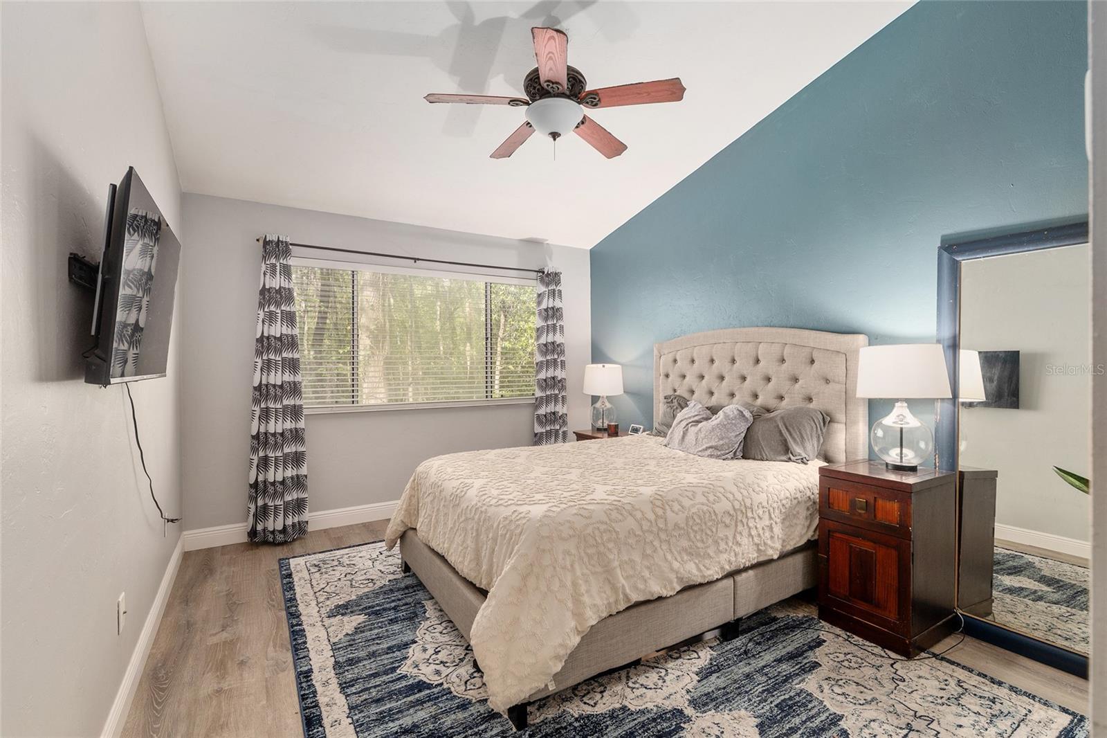 VINTAGE VIEW - Residential