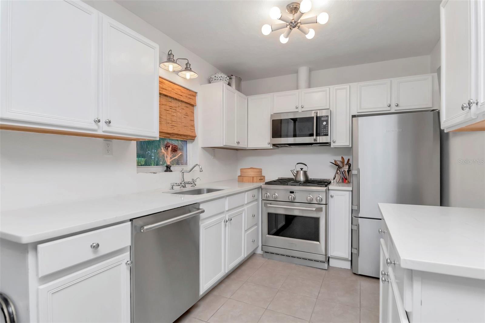 BAYHILL ESTATES - Residential