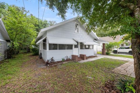 A home in WINTER HAVEN