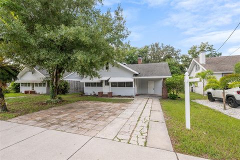 A home in WINTER HAVEN