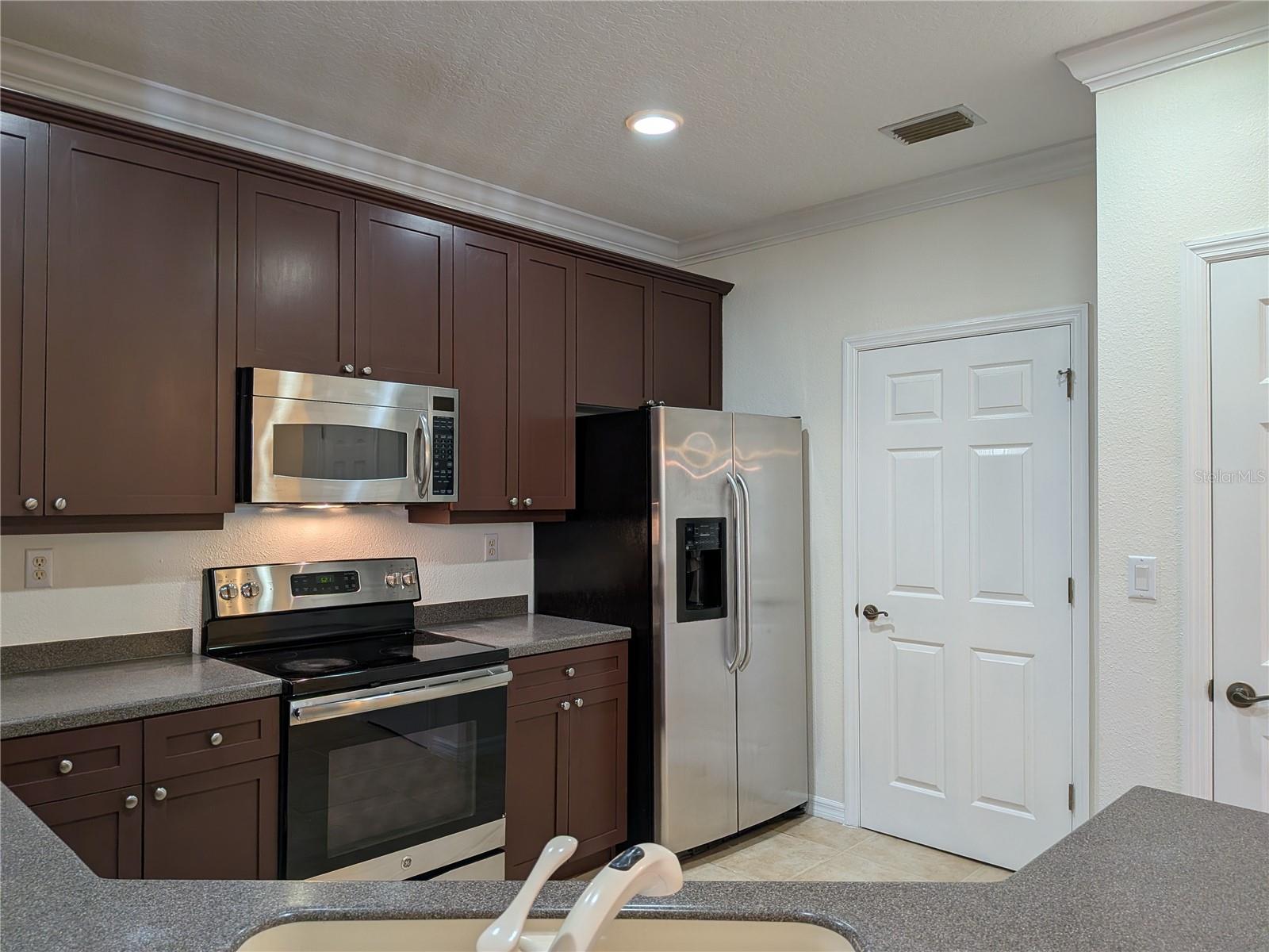 LAKESIDE/LKS/WINDERMERE - Residential Lease