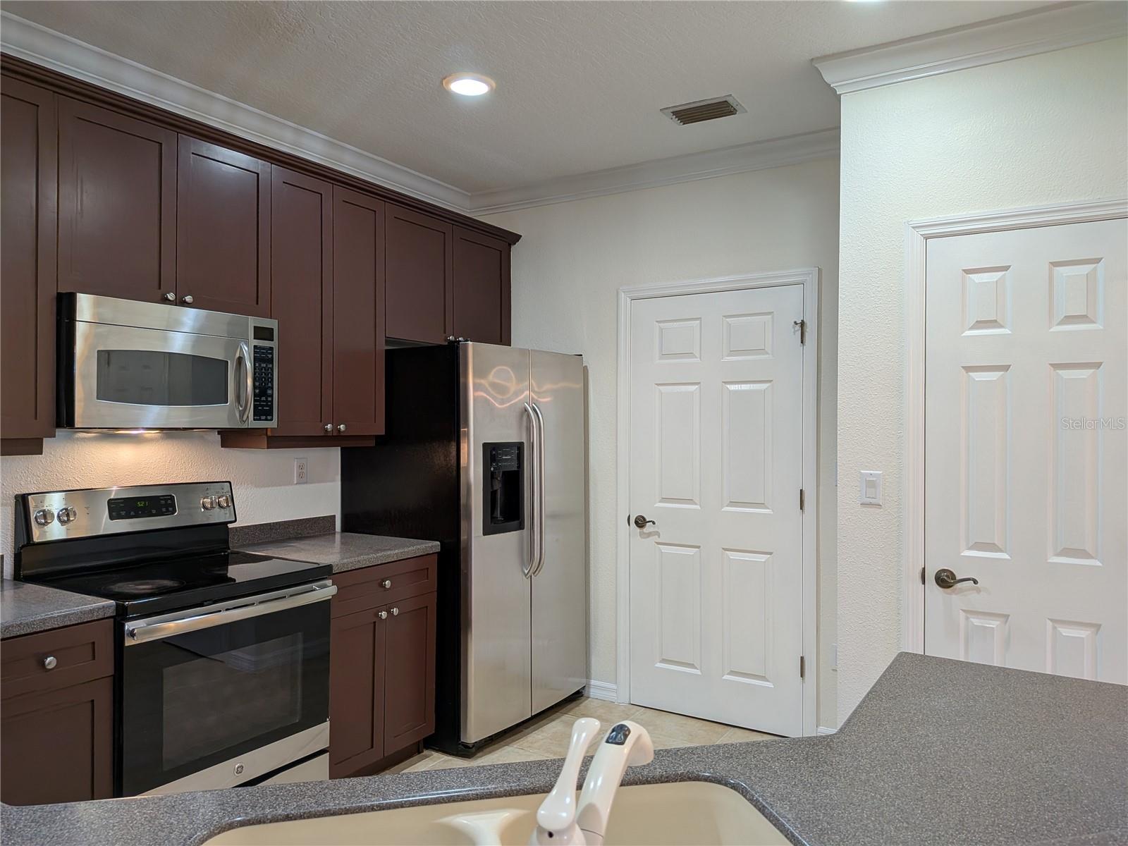 LAKESIDE/LKS/WINDERMERE - Residential Lease