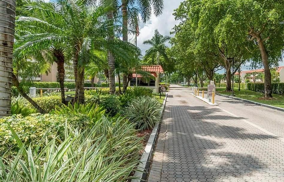 HOLLYBROOK GOLF & TENNIS CLUB CONDO - Residential