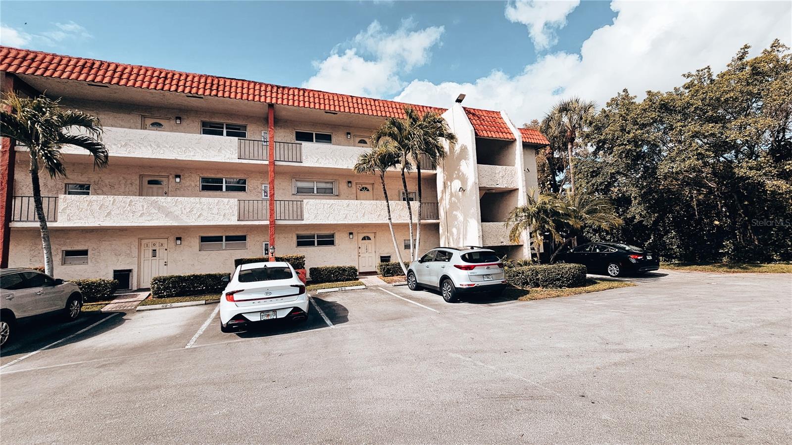 HOLLYBROOK GOLF & TENNIS CLUB CONDO - Residential