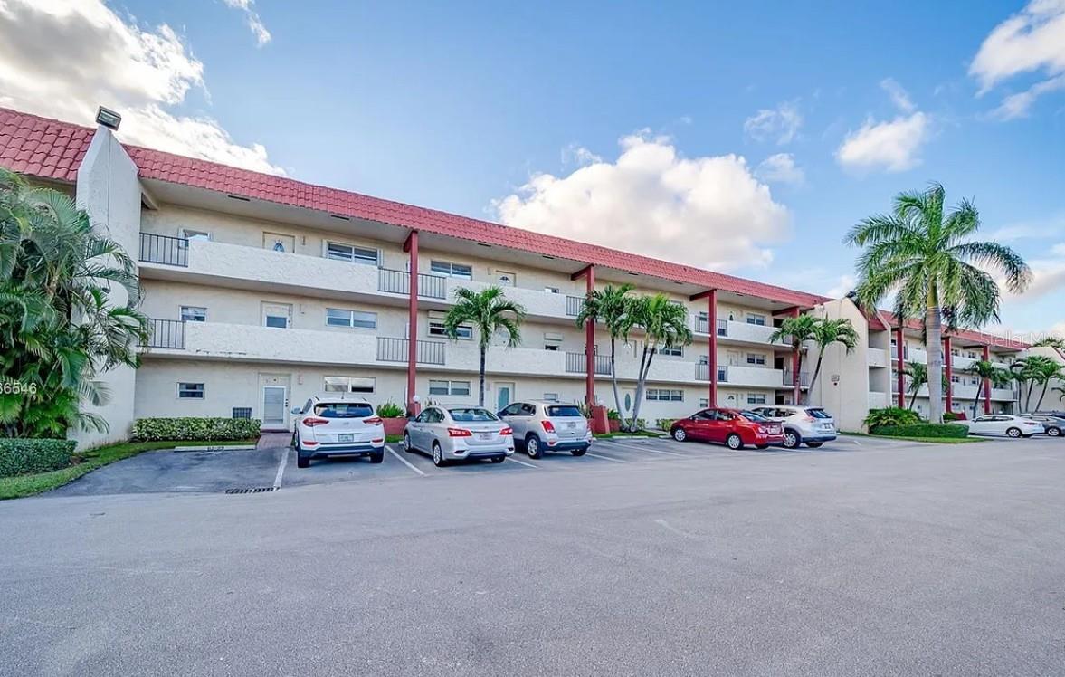 HOLLYBROOK GOLF & TENNIS CLUB CONDO - Residential