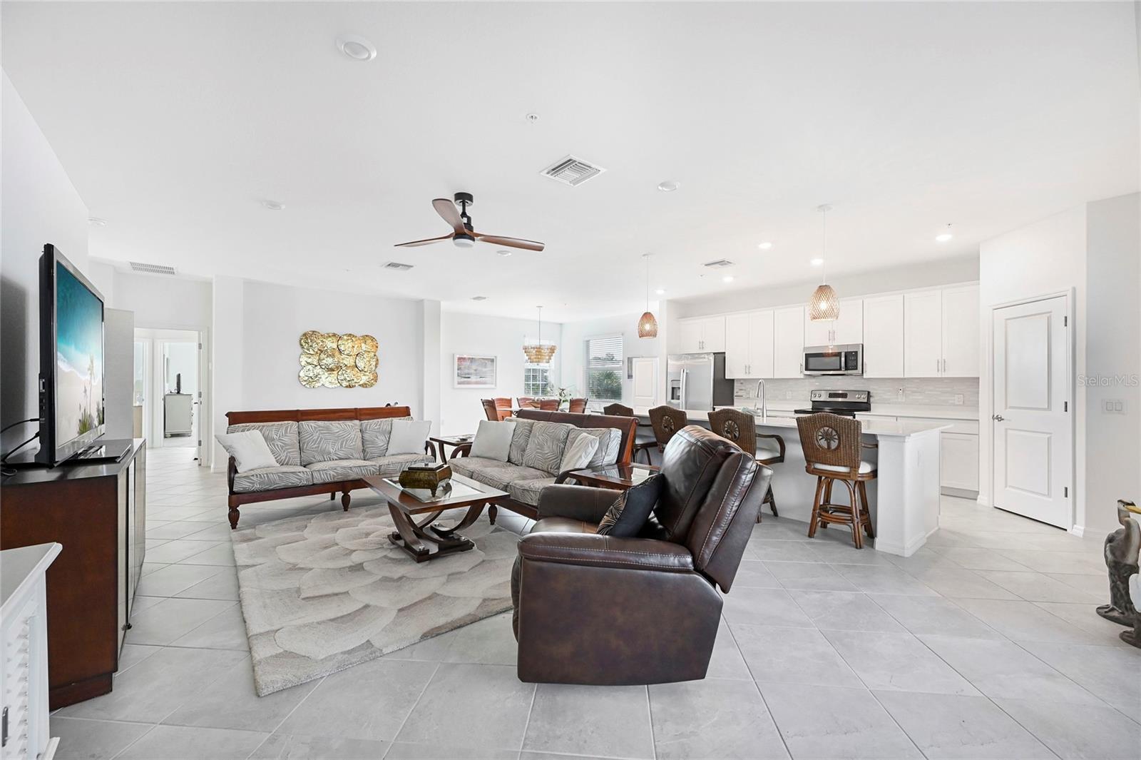 COACH HOMES IV AT HERITAGE LANDING - Residential