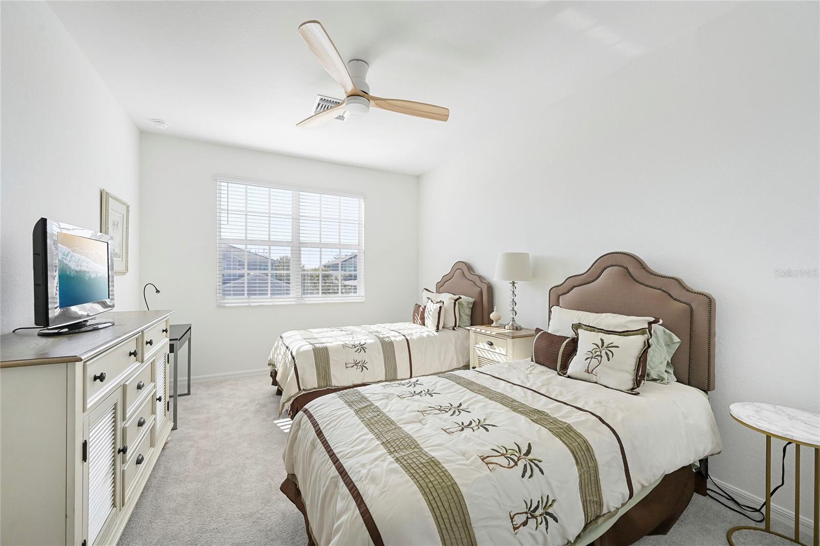 COACH HOMES IV AT HERITAGE LANDING - Residential