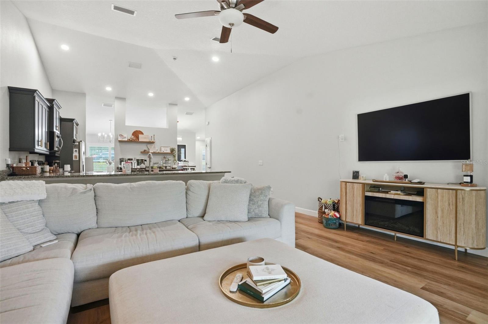 ROYAL HIGHLANDS - Residential