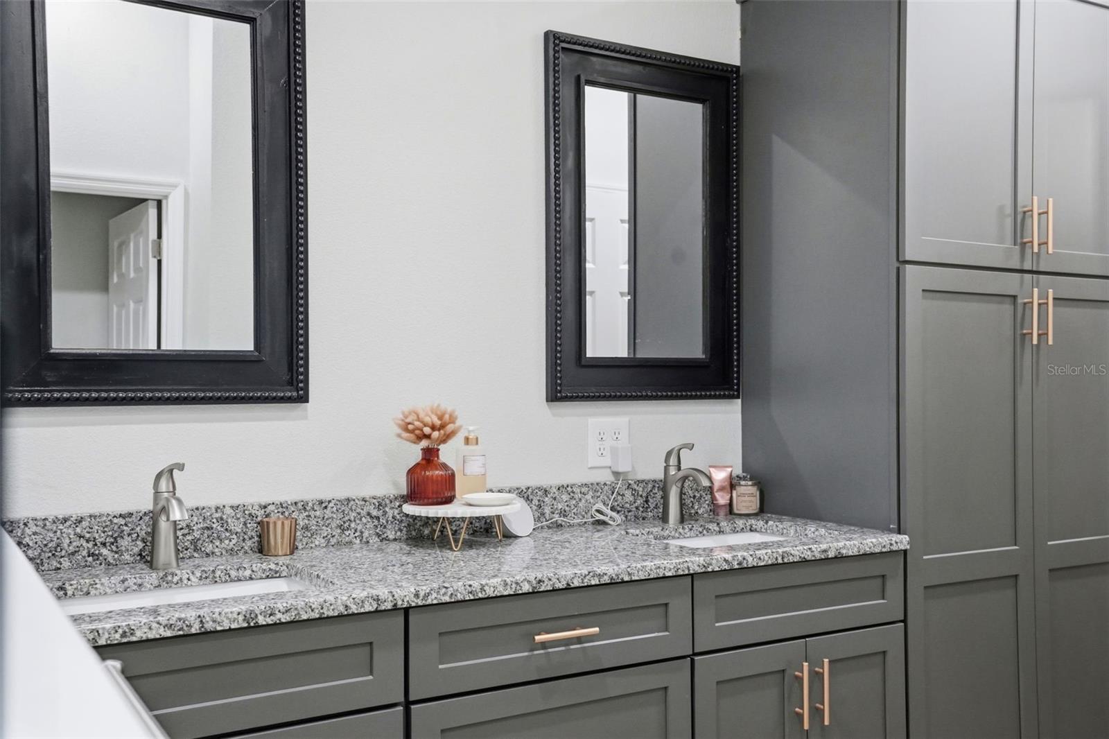 ROYAL HIGHLANDS - Residential